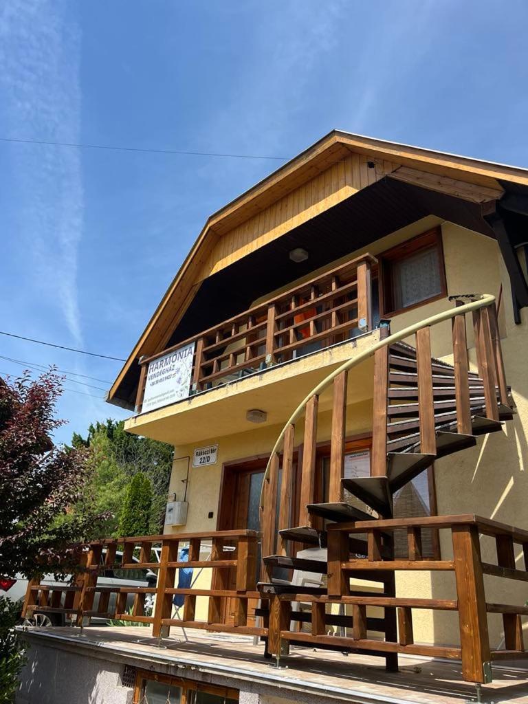 Harmonia Vendeghaz 100 Meterre Az Igali Gyogyfuerdotol Apartment Exterior photo